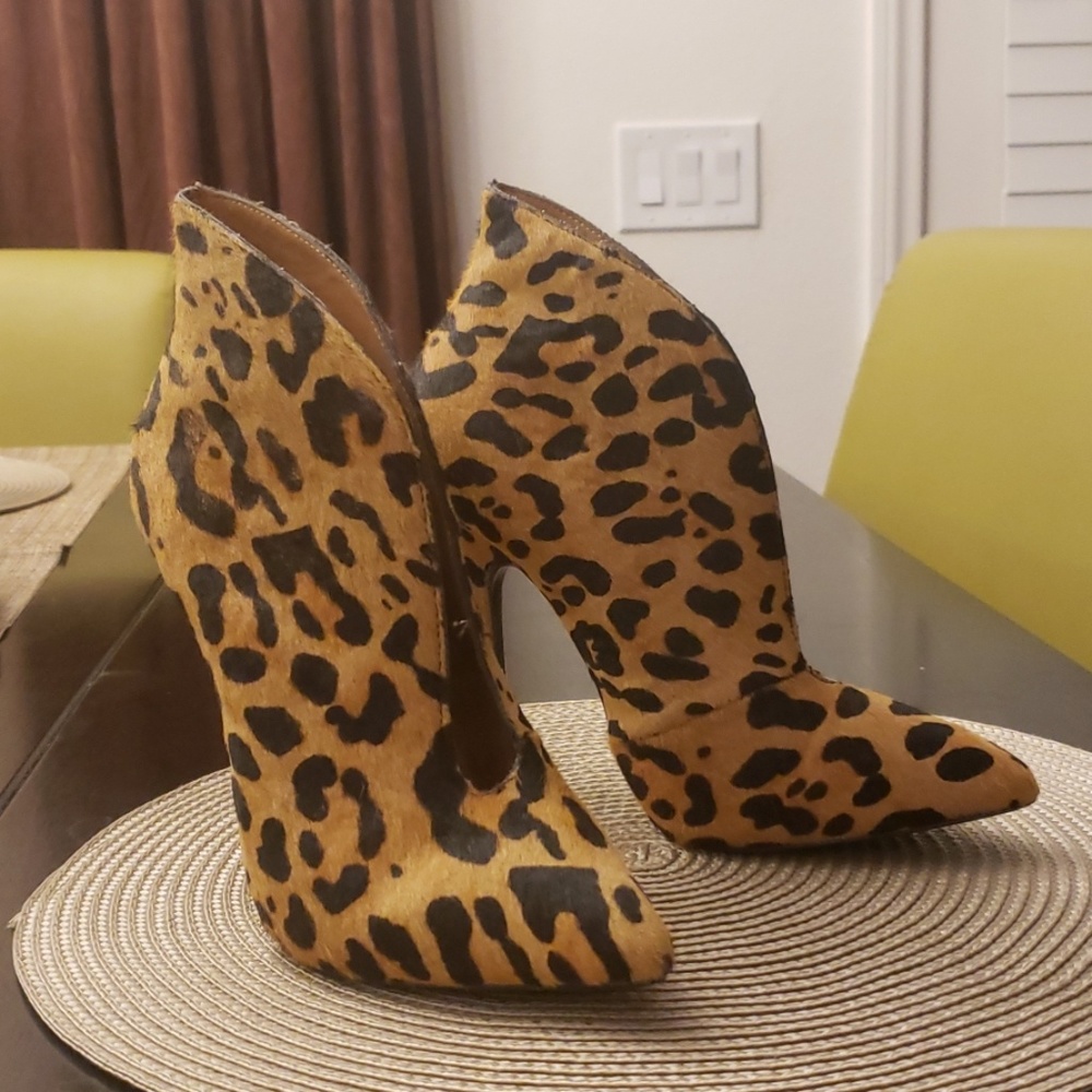 Steve Madden "Derived " Booties